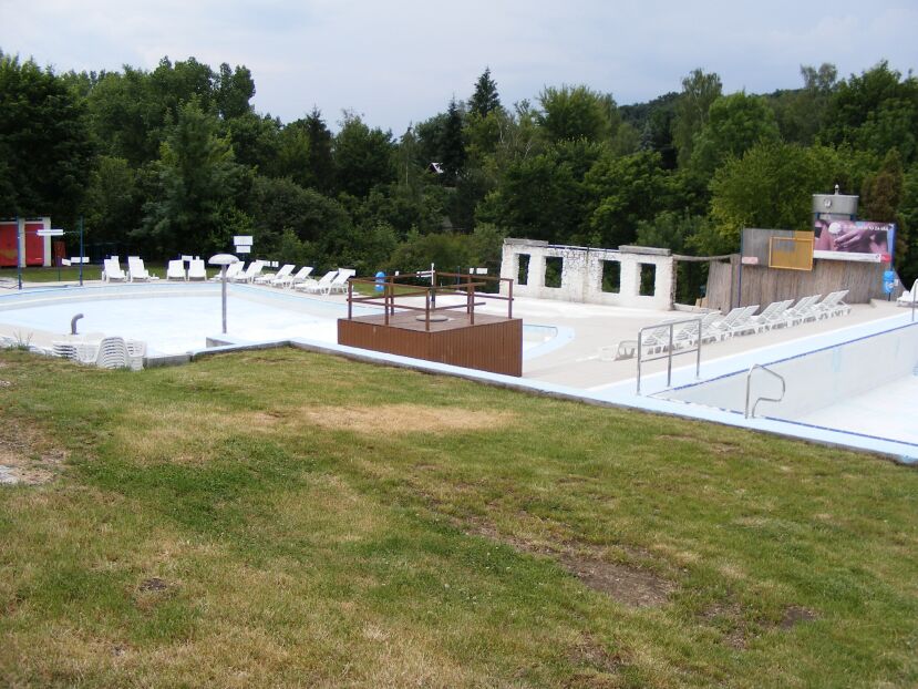 Swimming pool in Santovka