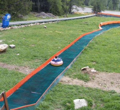 Letný tubing - spúšťanie sa na kolese