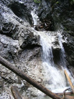 Okienkový vodopád (Slovenský raj)